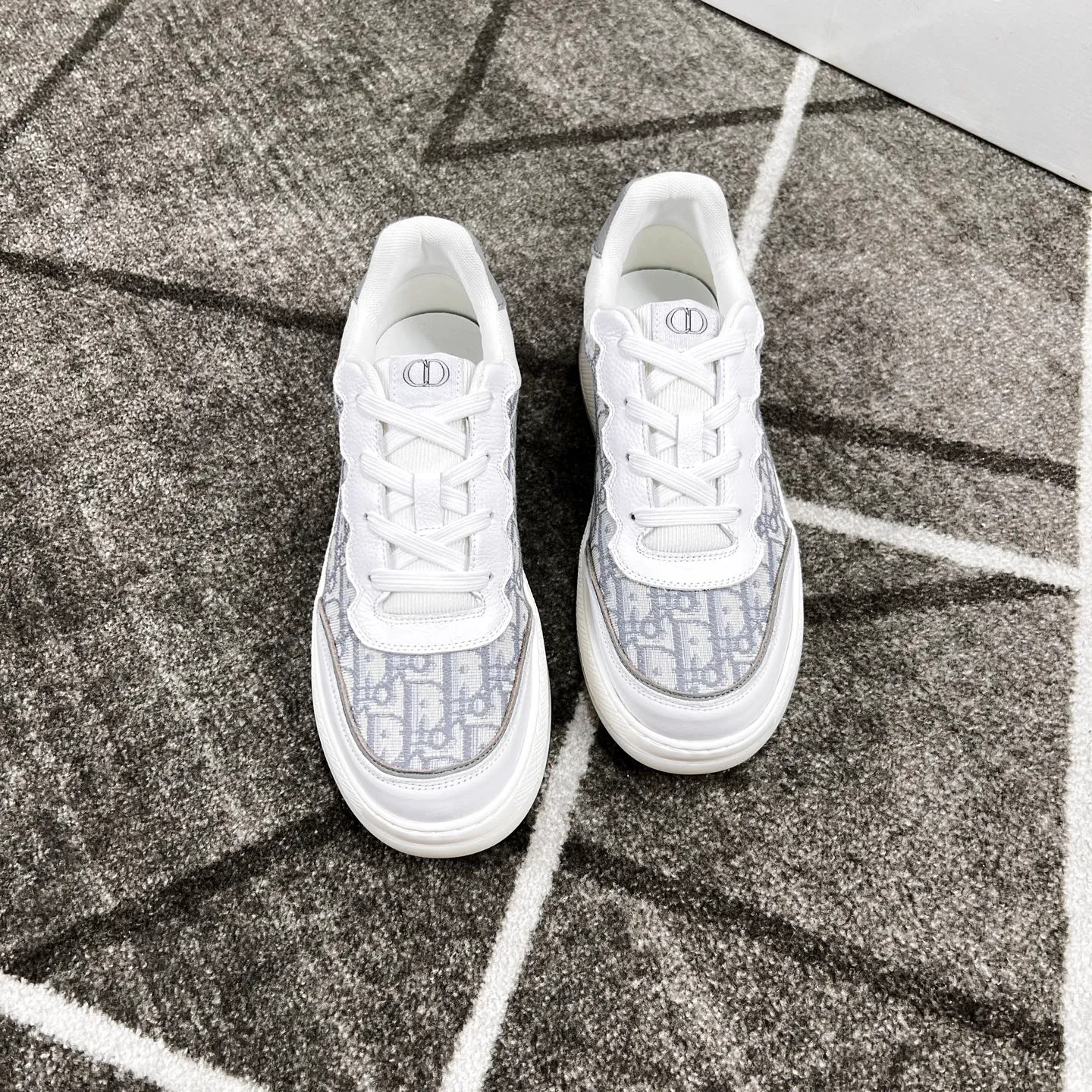 Factory price: 420💰Dior's new casual men's shoes👉 👉 Fashionable and versatile, 💞 simple and elegant style, 🔊 The fabric is made of imported cowhide with original fabric, ☑️Sheepskin feet inside, original wear-resistant rubber outsole, exclusive new style, actual shot, four colors available, code number: 38-44, (45 can be customized)